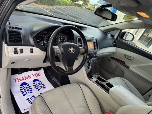 Used 2010 Toyota Venza image 14