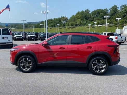 Used 2026 Chevrolet Trax LT w/ Driver Confidence Package FWD image 2