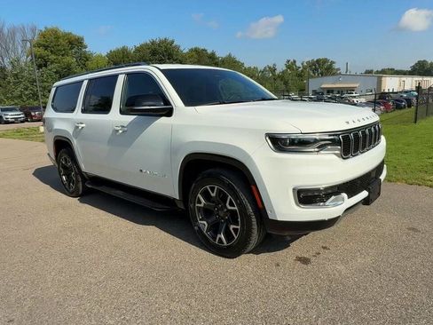 Used 2024 Jeep Wagoneer L Series III w/ Flexible Seating Group image 6