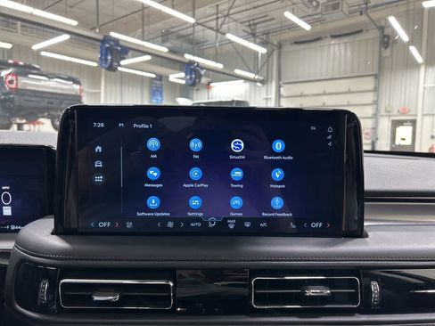 Certified 2025 Lincoln Aviator AWD image 22