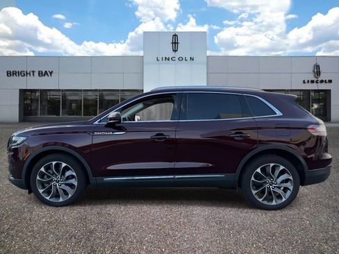 Used 2023 Lincoln Nautilus Reserve AWD/4WD image 3