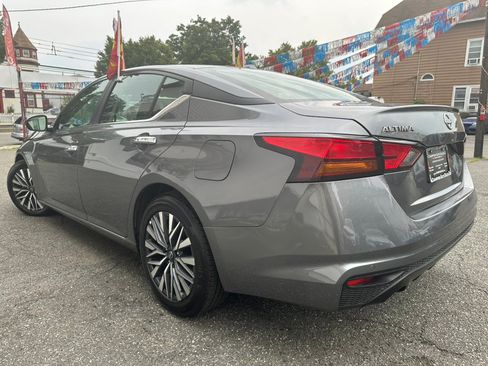 Used 2025 Nissan Altima 2.5 SV FWD image 3
