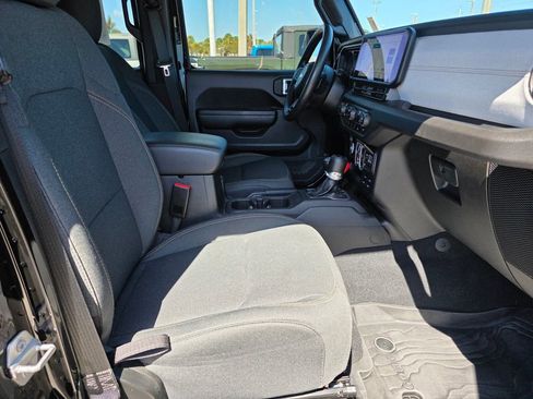 Used 2024 Jeep Gladiator Sport image 10