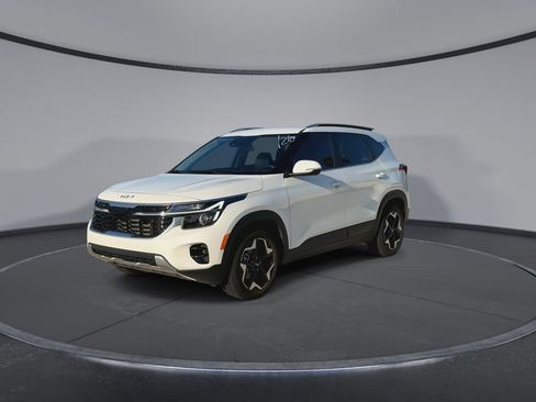 Used 2024 Kia Seltos EX FWD image 4