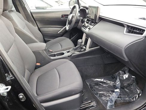 Used 2025 Toyota Corolla Cross LE image 24