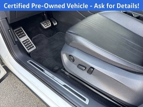Certified 2023 Volkswagen Tiguan SE R-Line AWD/4WD image 22