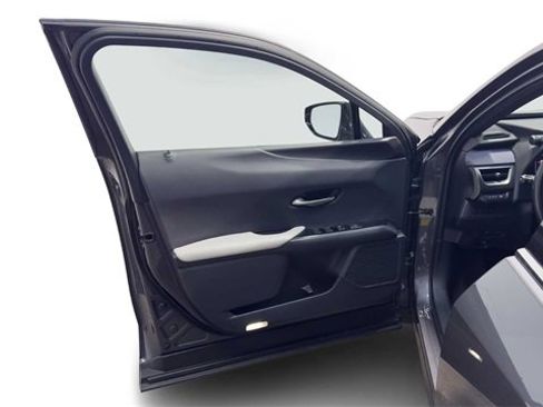 Used 2022 Lexus UX 200 w/ Premium Package image 10