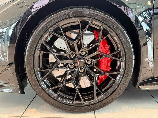 New 2026 Chevrolet Corvette ZR1 w/ ZR1 Carbon Fiber Aero Package RWD image 3