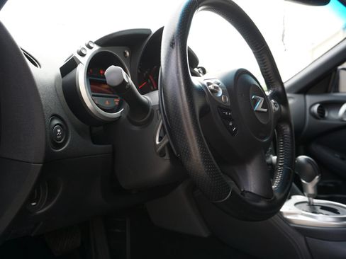 Used 2016 Nissan 370Z Coupe RWD image 26