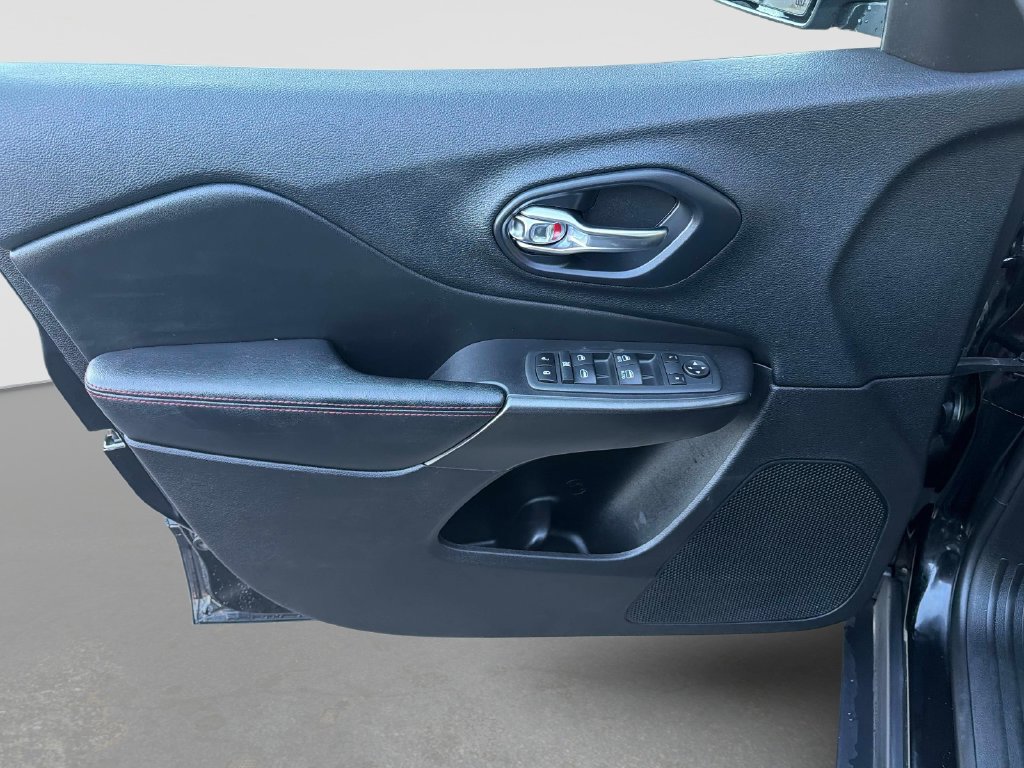 Used 2020 Jeep Cherokee Trailhawk w/ Cold Weather Group AWD/4WD image 18