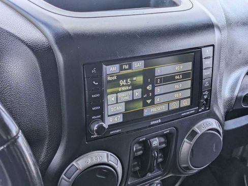 Used 2015 Jeep Wrangler Unlimited Sport AWD/4WD image 28