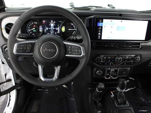 Used 2025 Jeep Wrangler Unlimited Sahara AWD/4WD image 10
