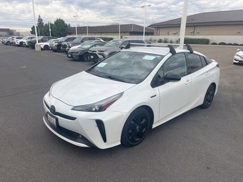 Used 2021 Toyota Prius image 1