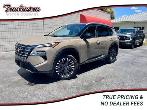 Used 2025 Nissan Rogue Platinum w/ Tech Package FWD image 1