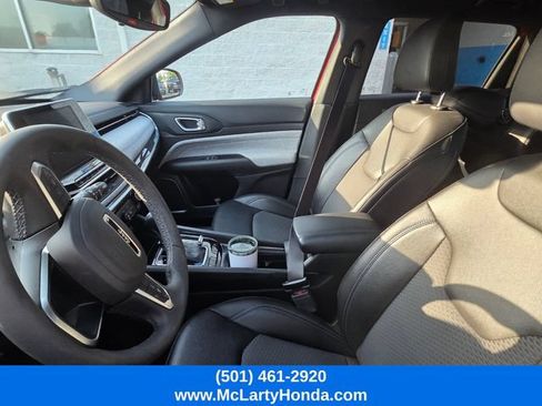 Used 2025 Jeep Compass Latitude AWD/4WD image 9