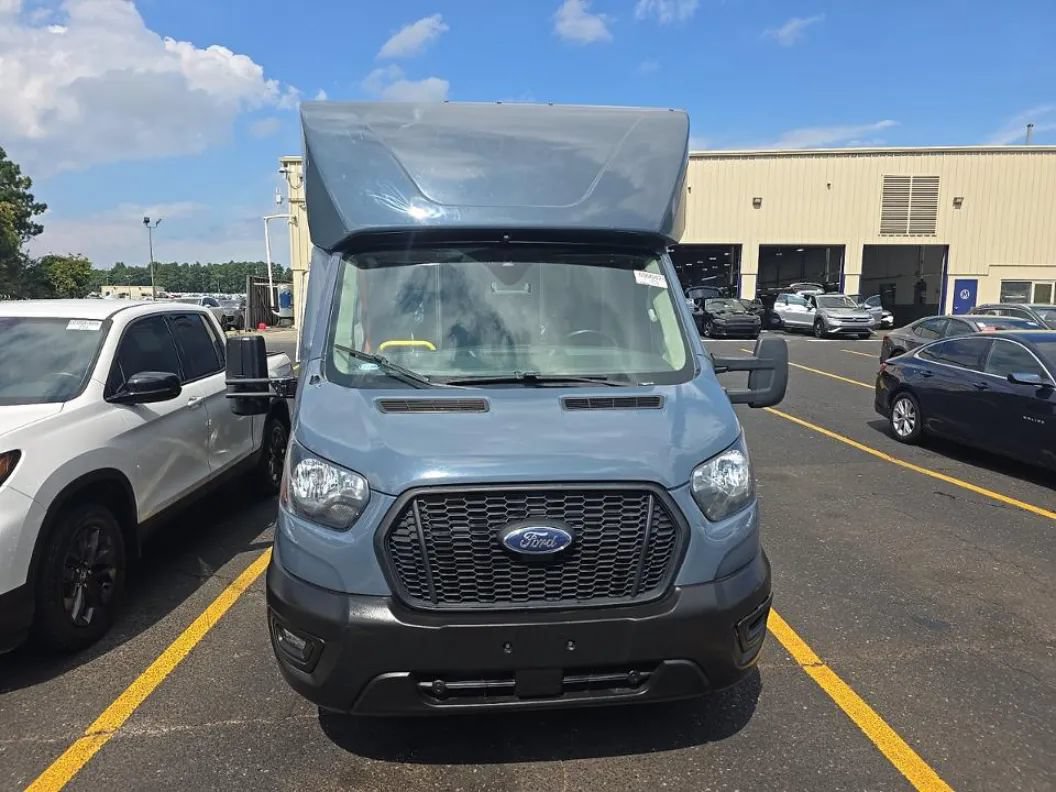 Used 2022 Ford Transit 350 DRW RWD image 6