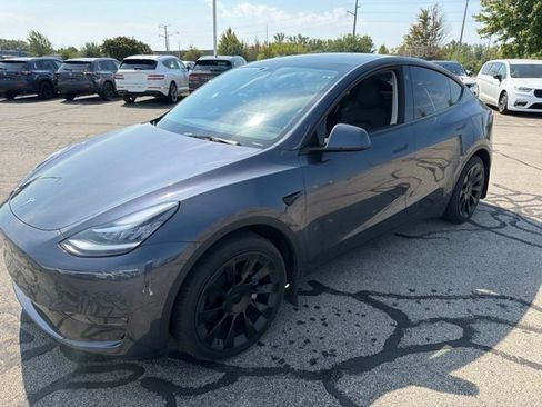Used 2022 Tesla Model Y Long Range AWD/4WD image 2