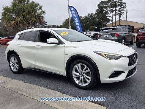 Used 2018 INFINITI QX30 image 3