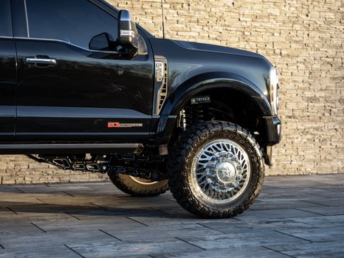 Used 2024 Ford F450 Platinum w/ FX4 Off-Road Package image 14