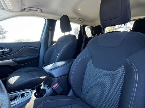 Used 2020 Jeep Cherokee Latitude image 10