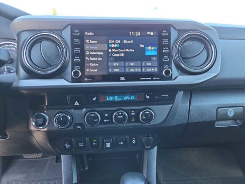 Used 2022 Toyota Tacoma TRD Off-Road w/ TRD Premium Off Road Package AWD/4WD image 24