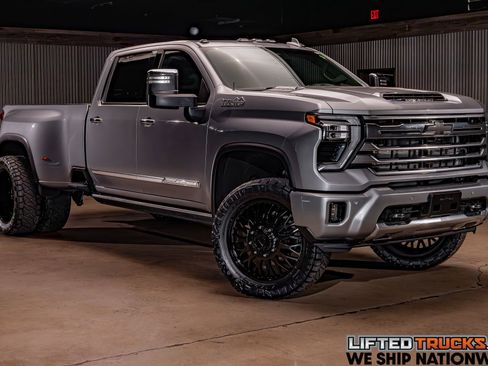 Used 2025 Chevrolet Silverado 3500 High Country w/ High Country Premium Package AWD/4WD image 1