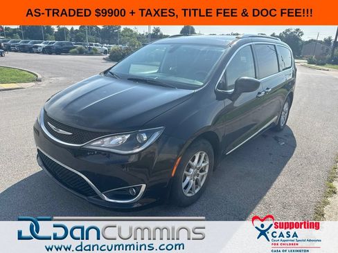 Used 2020 Chrysler Pacifica Touring-L FWD image 1