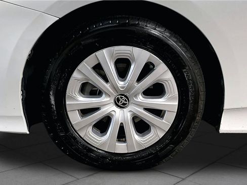 Used 2021 Toyota Prius L Eco image 11