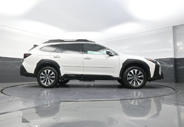 Used 2025 Subaru Outback Touring XT AWD/4WD image 38