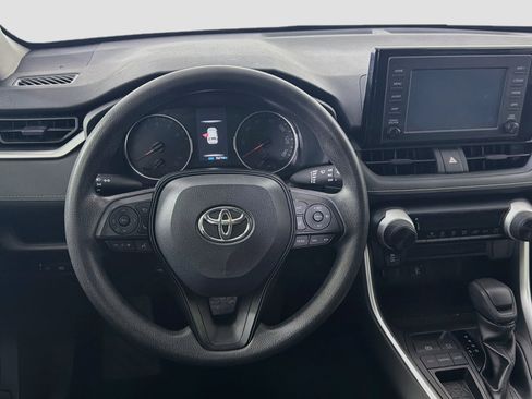 Used 2019 Toyota RAV4 LE FWD image 17