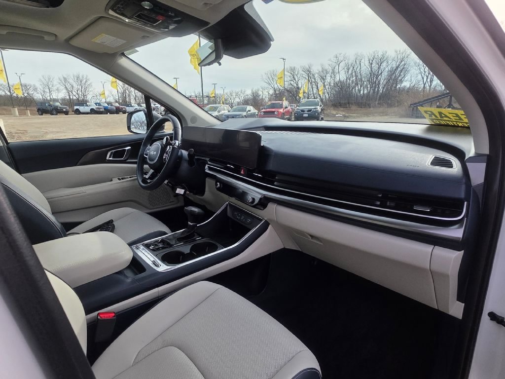 Used 2025 Kia Carnival SX Prestige FWD image 47