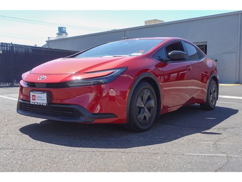 Certified 2024 Toyota Prius LE AWD/4WD image 7