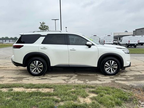 Used 2023 Nissan Pathfinder SL AWD/4WD image 7