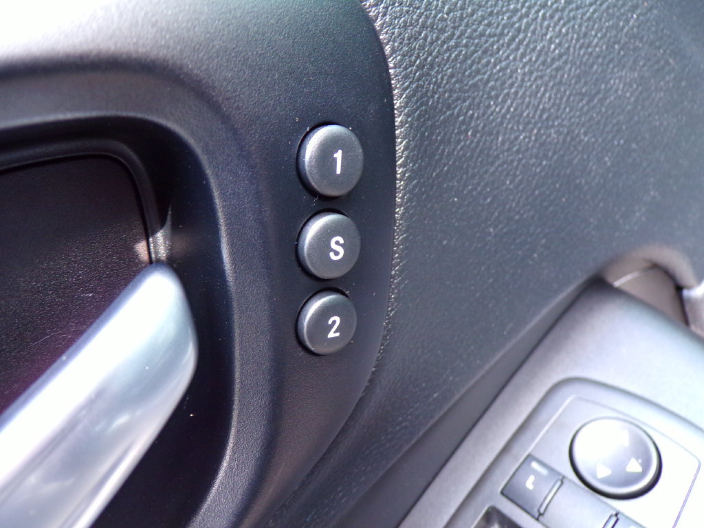 Used 2021 Jeep Cherokee Limited AWD/4WD image 16