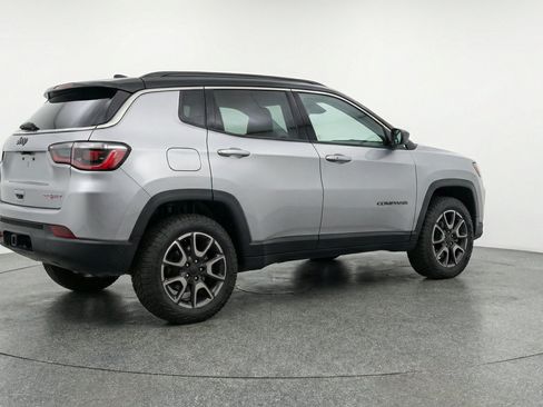 Used 2025 Jeep Compass Trailhawk AWD/4WD image 9