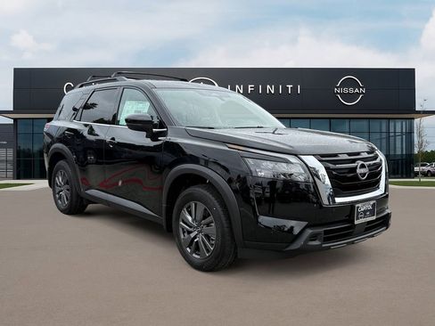 New 2025 Nissan Pathfinder SV image 3