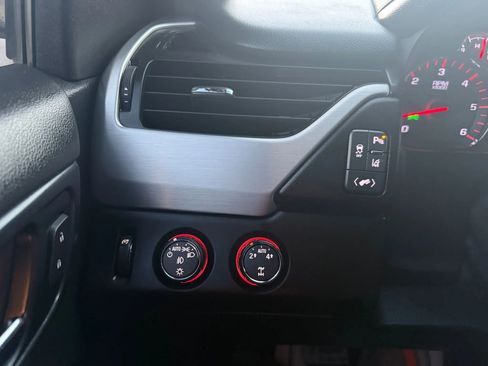 Used 2015 GMC Yukon XL SLT image 32