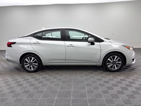 Used 2024 Nissan Versa SV FWD image 5