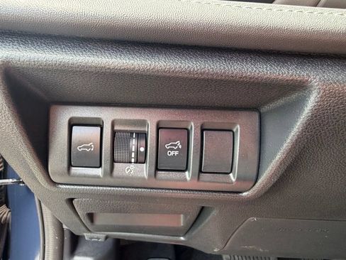 Used 2025 Subaru Outback Limited AWD/4WD image 39