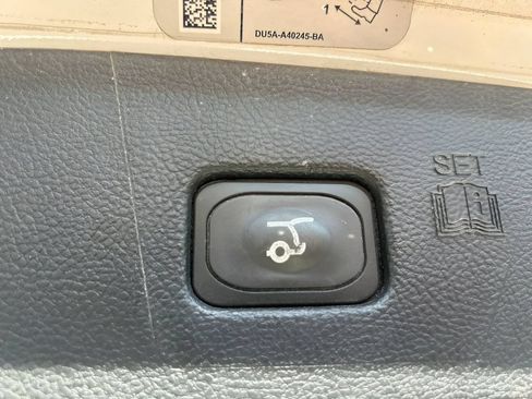 Used 2020 Ford Edge Titanium AWD/4WD image 11