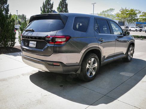 Used 2025 Honda Pilot EX-L image 10