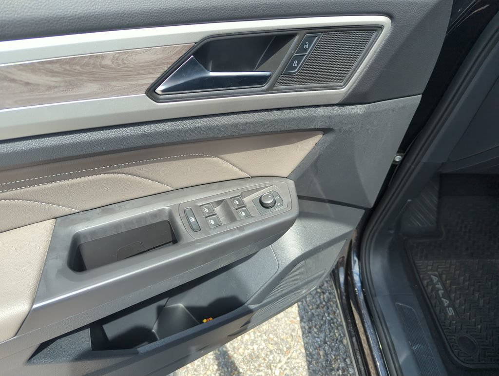 Used 2023 Volkswagen Atlas Cross Sport SE FWD image 19