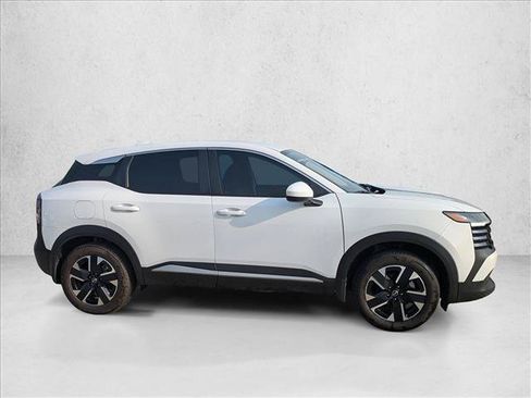 Used 2025 Nissan Kicks SV AWD/4WD image 4