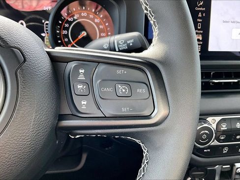 Used 2025 Jeep Gladiator Sport AWD/4WD image 20