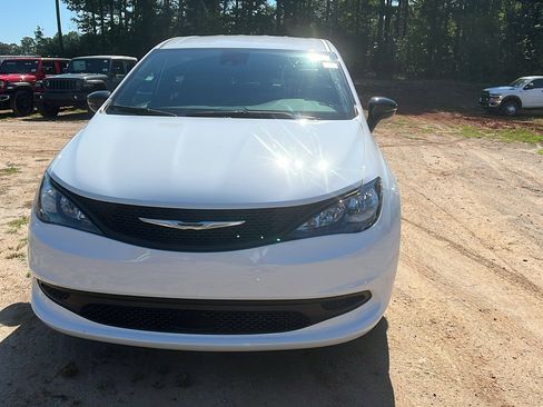 New 2026 Chrysler Voyager LX image 3