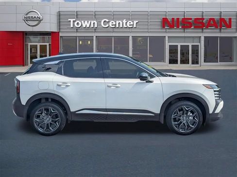 Certified 2025 Nissan Kicks SR w/ SR Premium Package FWD image 8