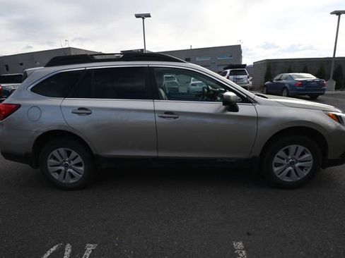 Used 2017 Subaru Outback 2.5i Premium image 5