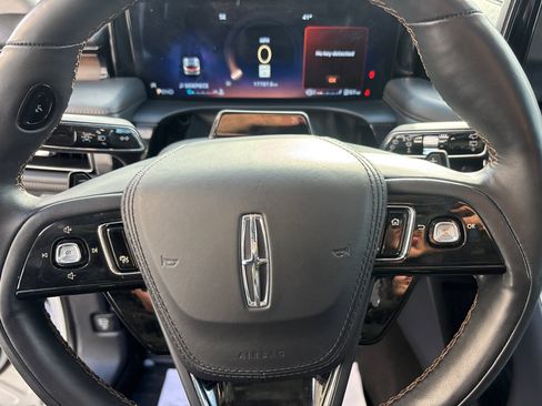 Certified 2025 Lincoln Aviator Reserve w/ Equipment Group 201A image 16