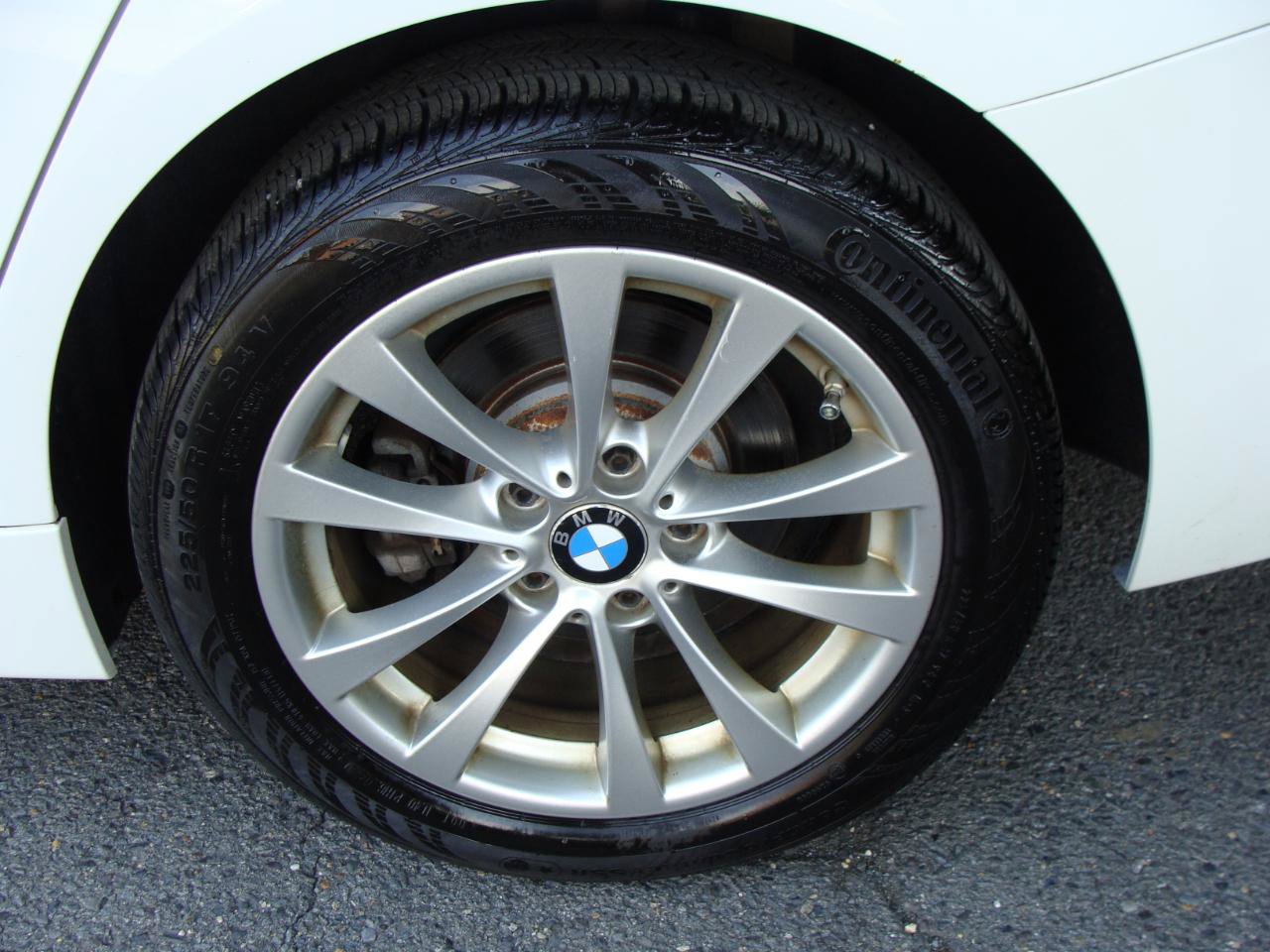 Used 2017 BMW 320i xDrive Sedan AWD/4WD image 38
