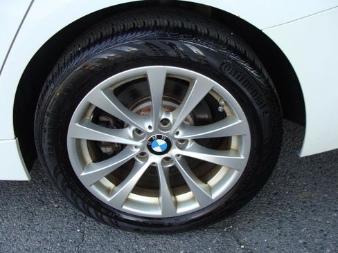 Used 2017 BMW 320i xDrive Sedan AWD/4WD image 38